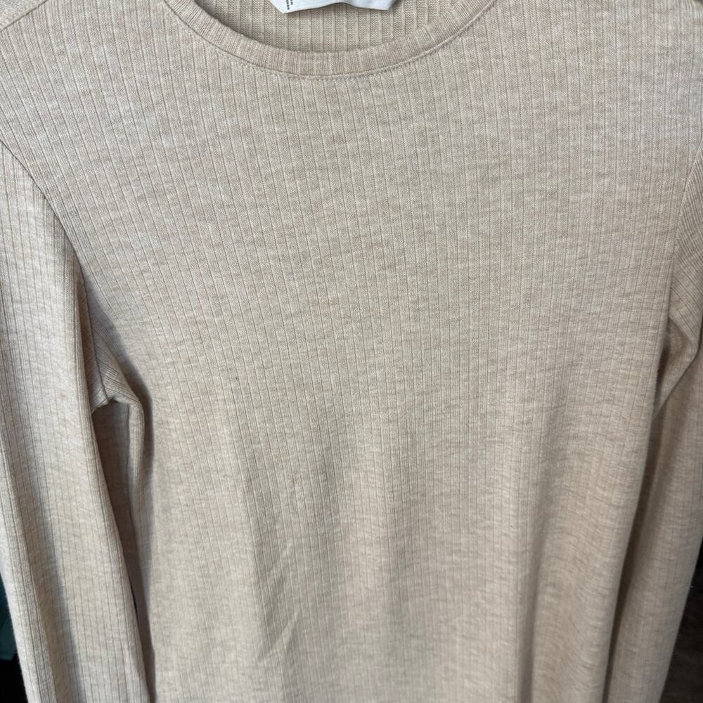 EUC MNG Women’s ribbed knit tee- full sleeves- Size small- beige